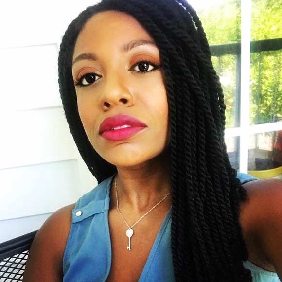 Meet Your Posher, Bethany - Picture 2 of 3